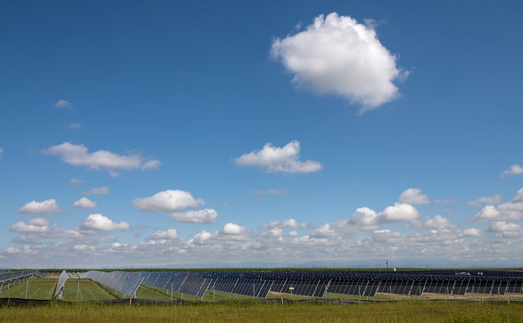 No ano passado, a capacidade solar aumentou 23% em relação ao ano anterior. Crédito ...Deanne Fitzmaurice para o New York Times